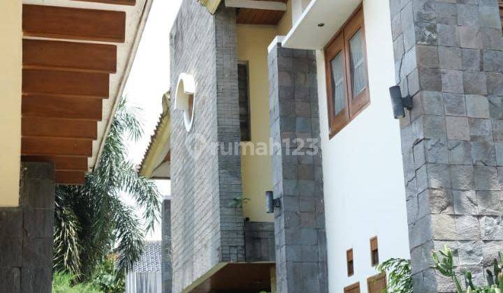 Rumah Megah dan Bagus hadap Barat di Kembar 2