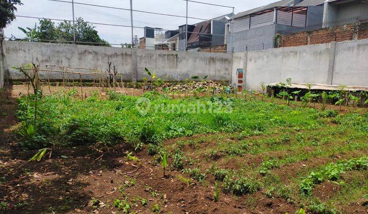 Rumah dengan halaman luas dibelakang hadap Barat di Mega Asri 2