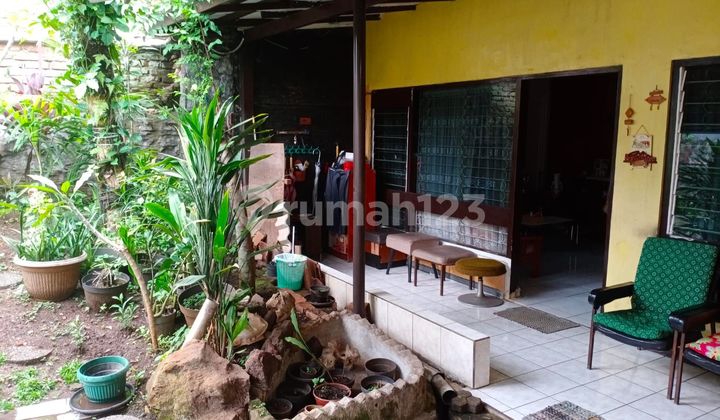 House Needs Renovation, East Facing, Freehold Title in Pesantren Wetan. 2