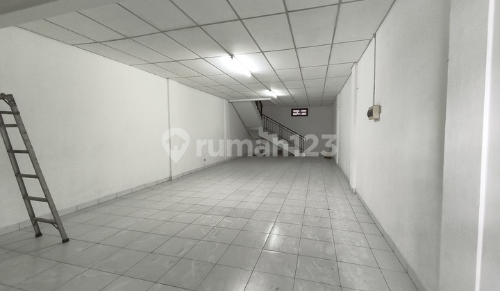 Ruko 3.5 Lantai Mainroad Mekar Wangi Siap Pakai