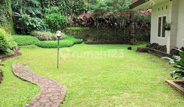 Rumah Bagus Taman Luas di Lembang 2