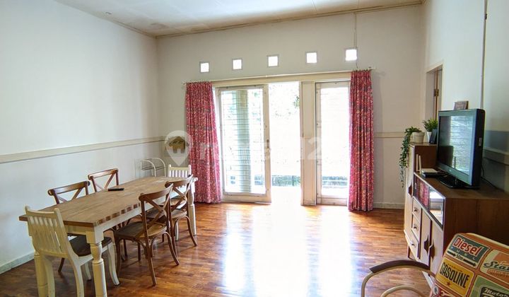 Rumah Bagus Taman Luas di Lembang