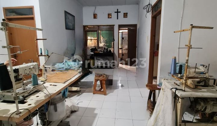 House Needs Renovation on TKI 2 Main Road