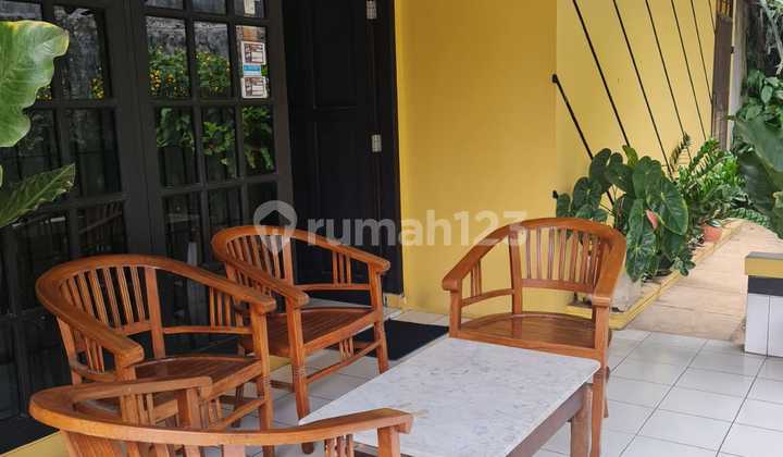 Rumah dengan Taman Luas di Sayap Dago 2