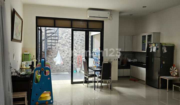 Rumah 1,5 Lantai Minim Renov Hook Di Taman Holis Indah Bandung 2