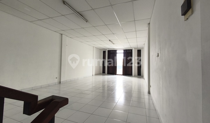 3.5-Story Ruko Mainroad Mekar Wangi Ready to Use 2