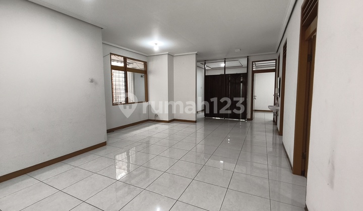 Rumah Luas bisa untuk Usaha Or Kantor di di Holis Cigondewah