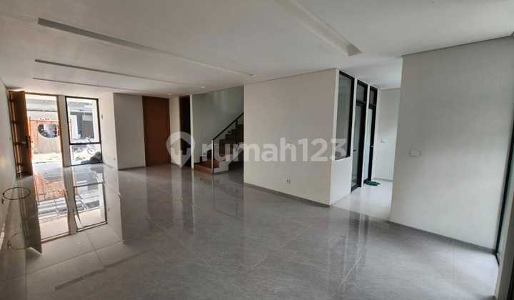 Rumah Bagus Dng Pool Di Setra Duta Lavida 2