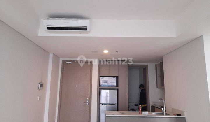 DISEWA APARTEMEN GOLD COAST 3 BR SEMI FURNISH VIEW LAUT 1