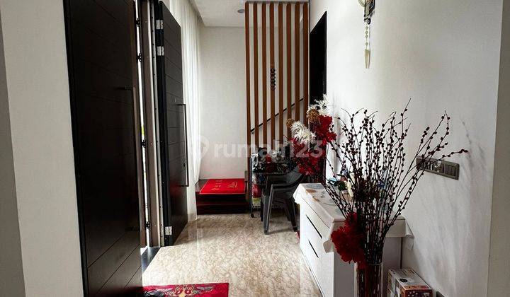 Rumah 3 Lantai Furnished di Golf Island Pantai Indah Kapuk, Jakarta Utara 2