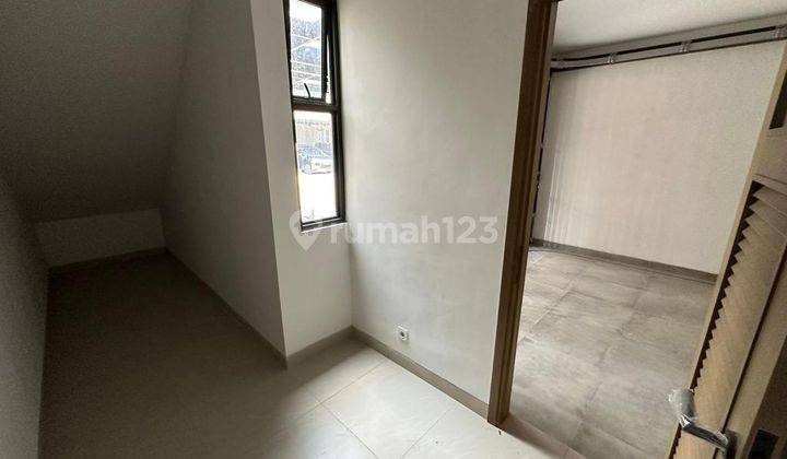 Rumah 3 Lantai Baru Unfurnished di Zora Bsd City, Tangerang 2