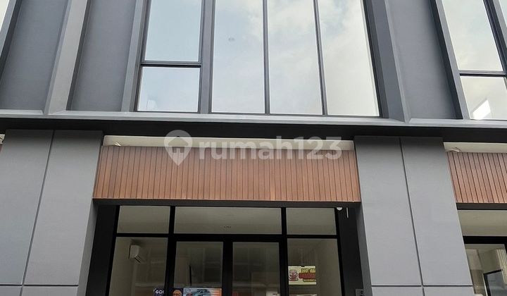 Disewakan Ruko hampton Avenue, lokasi ramai dan strategis Disewakan Ruko hampton Avenue, lokasi ramai dan strategis