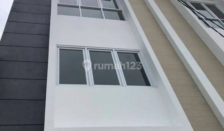 Ruko Luxury Taman Kopo Indah 1
mainroad 4 Lantai  Baru 1