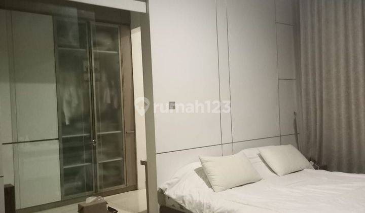 kamar tidur rumah 3 lantai di taman