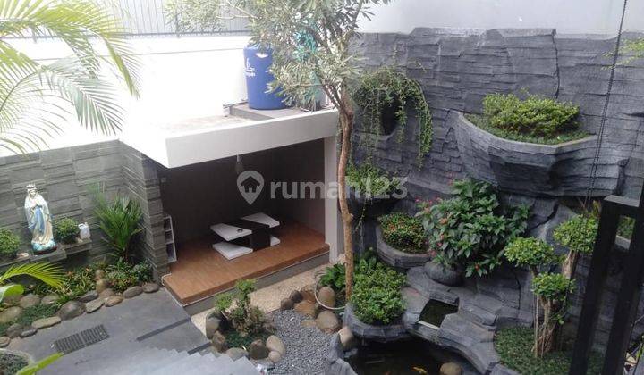 foto lainnya rumah 3 lantai di taman