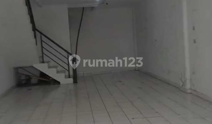 Ready-to-Use Shop House in a Strategic Location at Kopo Mas Regency