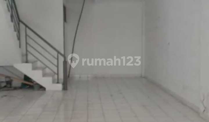 Ready-to-Use Shop House in a Strategic Location at Kopo Mas Regency