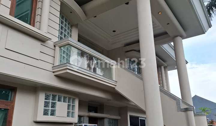 Rumah dengan Halaman Luas Full Taman Area Kopo Permai Rumah dengan Halaman Luas Full Taman Area Kopo Permai