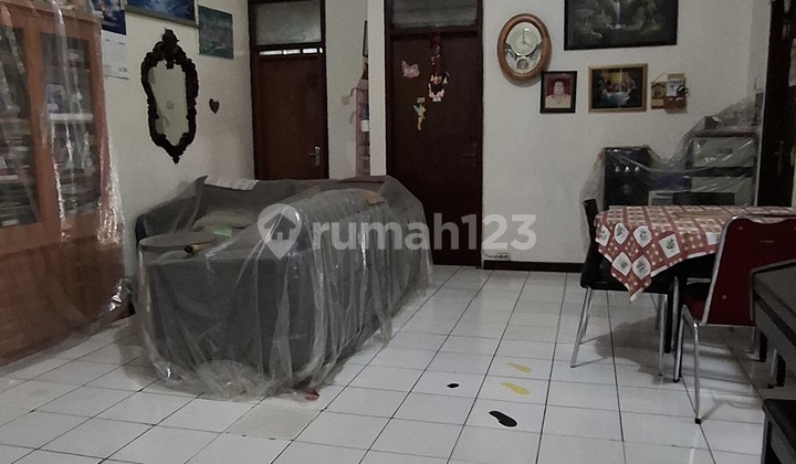 One-Story Mainroad House with Hook, Kopo Permai, Bandung 2