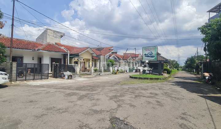 Sell Ready-to-Live Comfortable House in Pasirluyu Bandung Location 2