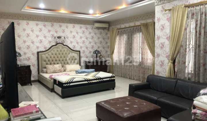 Rumah Semi Furnised Ada Kolam Renang di Batununggal 2