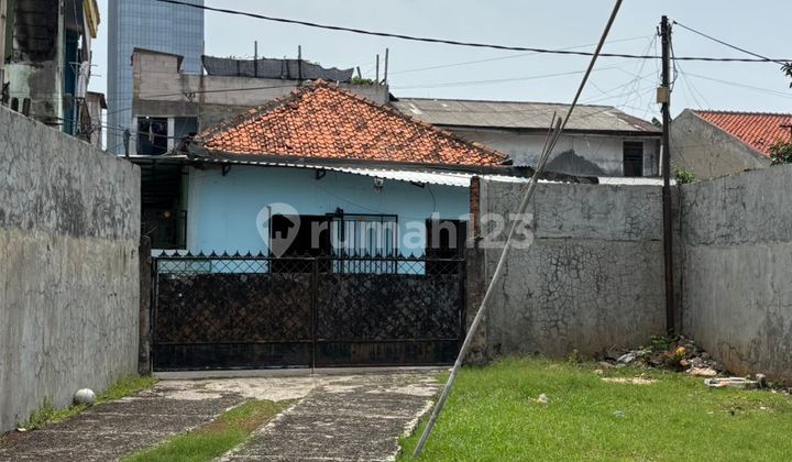 Dijual Cepat Rumah Tua Jalan Flamboyan Terusan