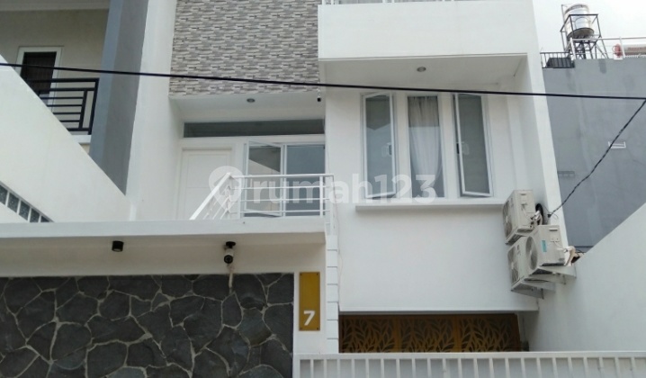 Rumah 3 Lantai Bagus di Green Ville, Dekat Pusat Kuliner 1