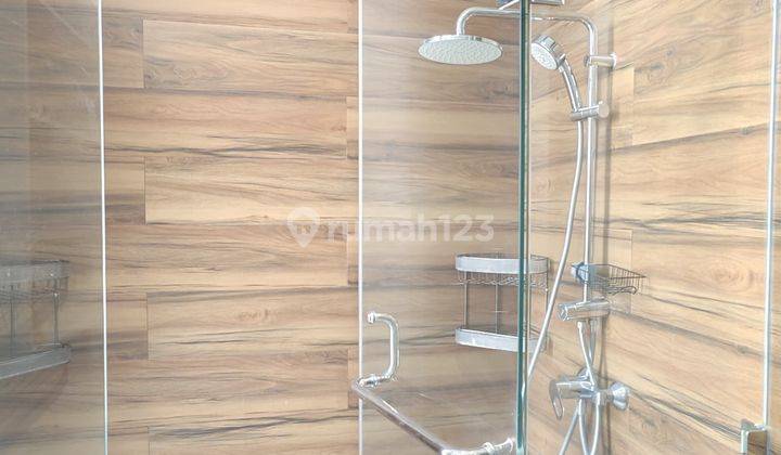 kamar mandi rumah bagus di the riviera