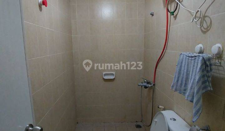 kamar mandi apartemen mediterania garden 2 tipe