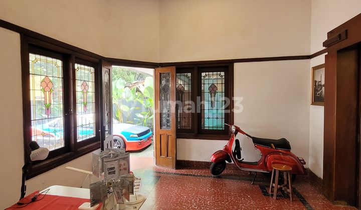 Sewa Rumah Klasik Pusat Kota Strategis Untuk Usaha 2