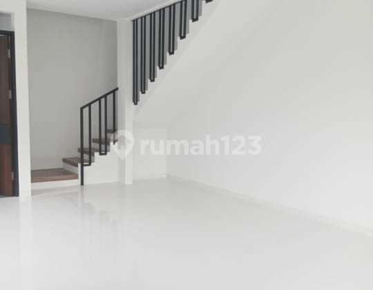 Rumah Baru 2 Lantai Hook Di Leuwi Sari, Lw Panjang 2