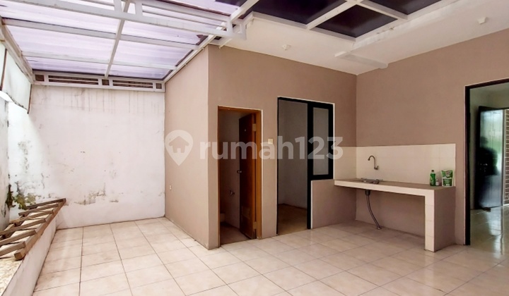 For Sale: House in Duta Indah Residence Housing Complex, Tangerang City 2