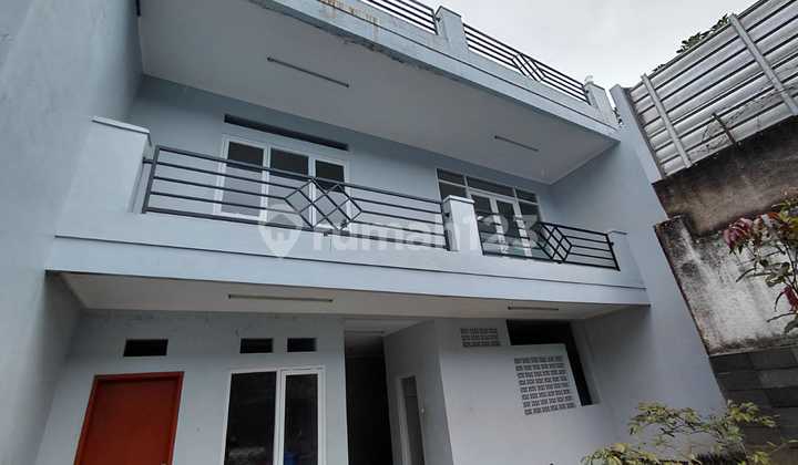 Ready-to-Live 2-Story House in a Comfortable Location, Sayap Sarijadi 2