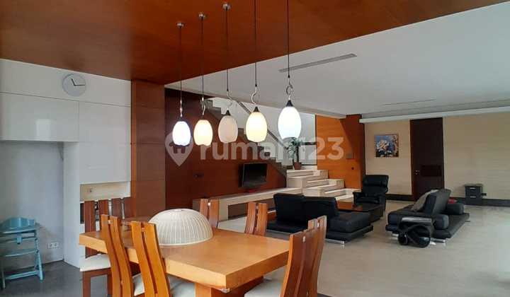 Rumah mewah, luas, siap huni, furnished, mainroad Singgasana Rumah mewah, luas, siap huni, furnished, mainroad Singgasana