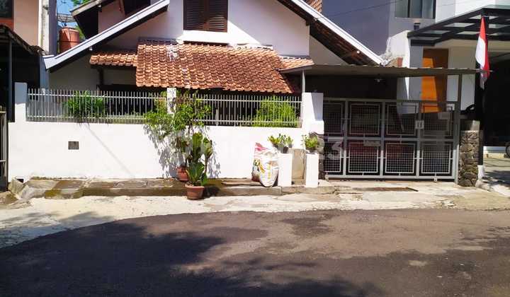 Rumah Klasik Type Mezanin Saninten Sayap Bengawan, Bandung 1
