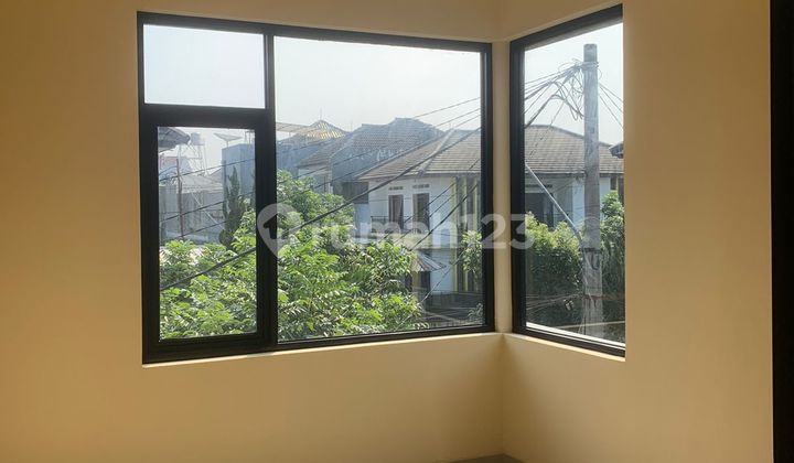 Rumah Bagus Siap Huni Posisi Hook di Taman Surya Indah Bandung 2