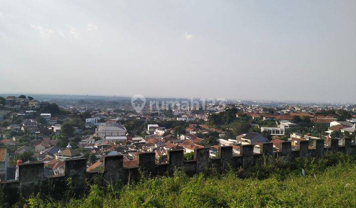 Rumah dan Tanah luas ada View nya bagus. di Jl Borobudur  2