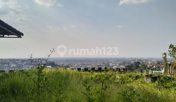 Rumah dan Tanah luas ada View nya bagus. di Jl Borobudur  2