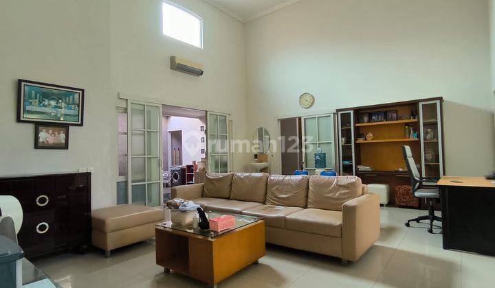 Rumah Strategis Semi Furnished Taman Adenia Graha Padma 2