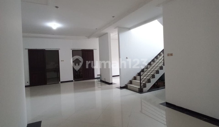 Rumah Luas Strategis Siap Huni di Kelengan Semarang Tengah 2