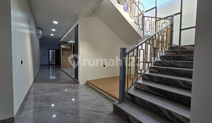 Rumah Mewah di Graha Padma Boulevard 2