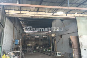 GUDANG Pinggir Jalan Raya ,akses Truk Double ban