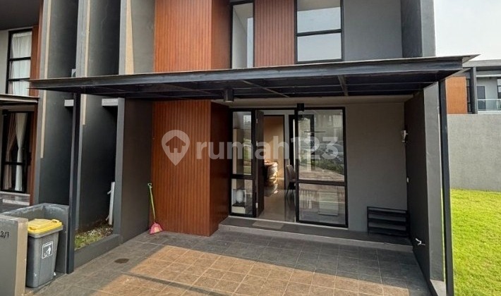 Rumah View Danau Vasala di Grand Residence City Lake