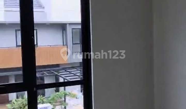 For Rent House at Summarecon Crown Gading Cluster Regia (018) For Rent House at Summarecon Crown Gading Cluster Regia (018)