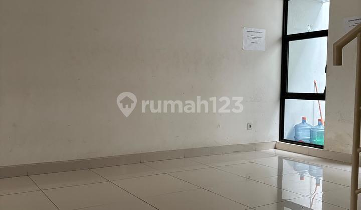 Rent Maison De Wisteria Shop House in Metland Menteng, East Jakarta. Ready to Use, Busy Commercial Area (007) 2