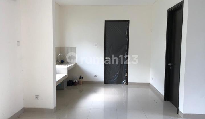 Sewa Rumah Mewah Cluster Shinano Jgc - Depan Taman, Asri & Luas! (015) 2