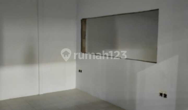 For Rent: Affordable Warehouse with 435 m2 Area on Bekasi Raya Street, Cakung, 013