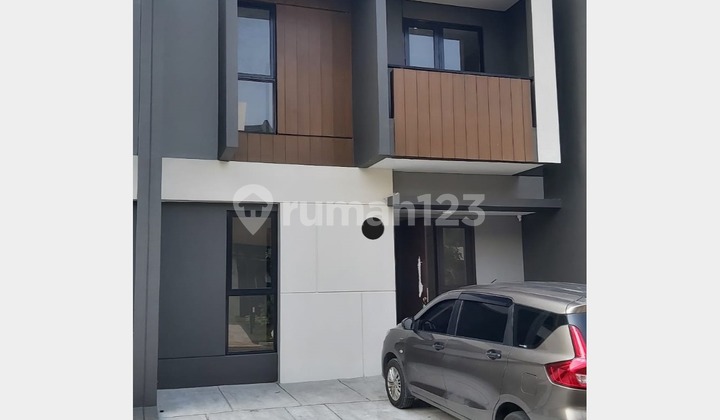 Disewa Rumah Murah 2 Lantai L7 Hanya Di Cluster Regia Summarecon Crown Gading, Harapan Indah 032