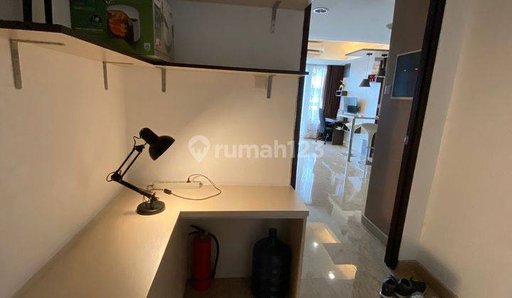 Disewakan Apartement The Royale Springhill 1 BR Furnished Bagus Private Lift Dan Parkir Mobil Gratis