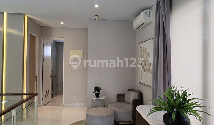 Rumah Mewah Ex Show Unit Pasadena Paramount Land 2